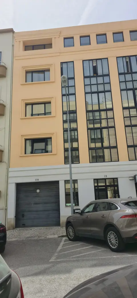 Land — Lisboa