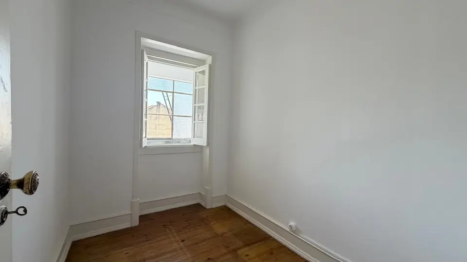 Apartment — 5 ch. — Amadora