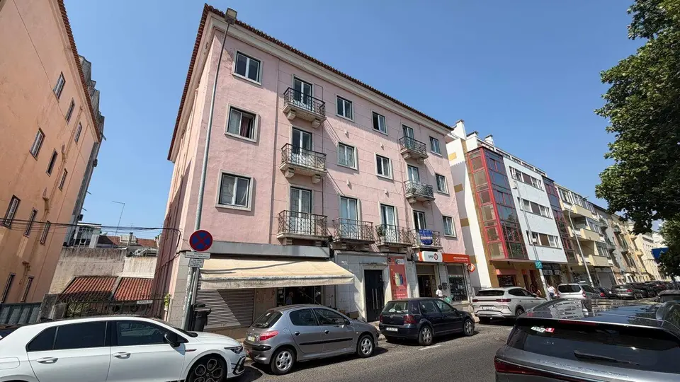 Apartment — 5 ch. — Amadora