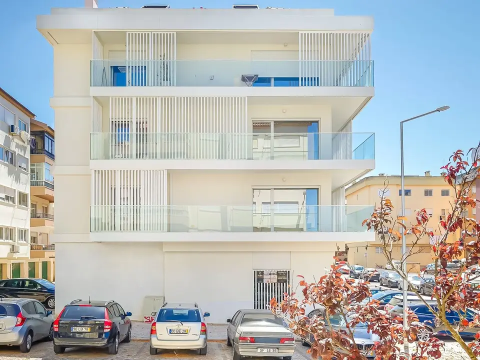 Apartment — 4 ch. — Estoril
